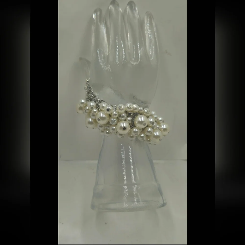 Vintage Aura Faux Cluster Pearl Rhinestone Silver Tone Link Bracelet - Picture 2 of 16
